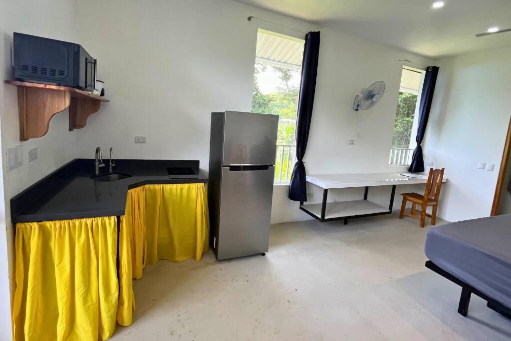 Pavones Exclusive Studio Between 2 Surf Spots 100mb