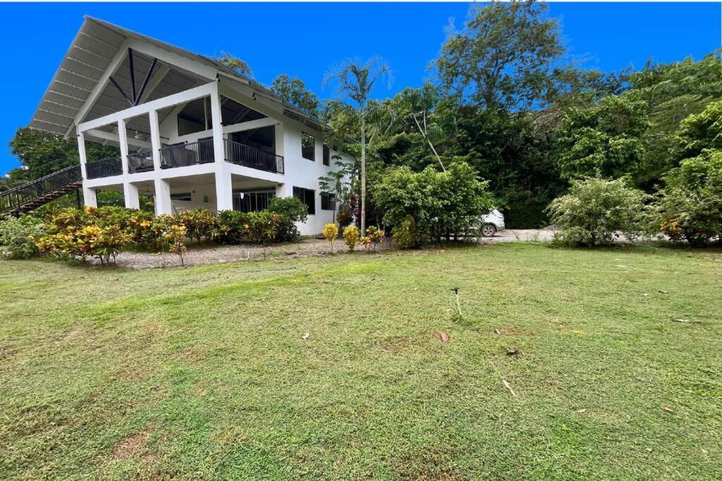 Pavones Exclusive Studio Between 2 Surf Spots 100mb