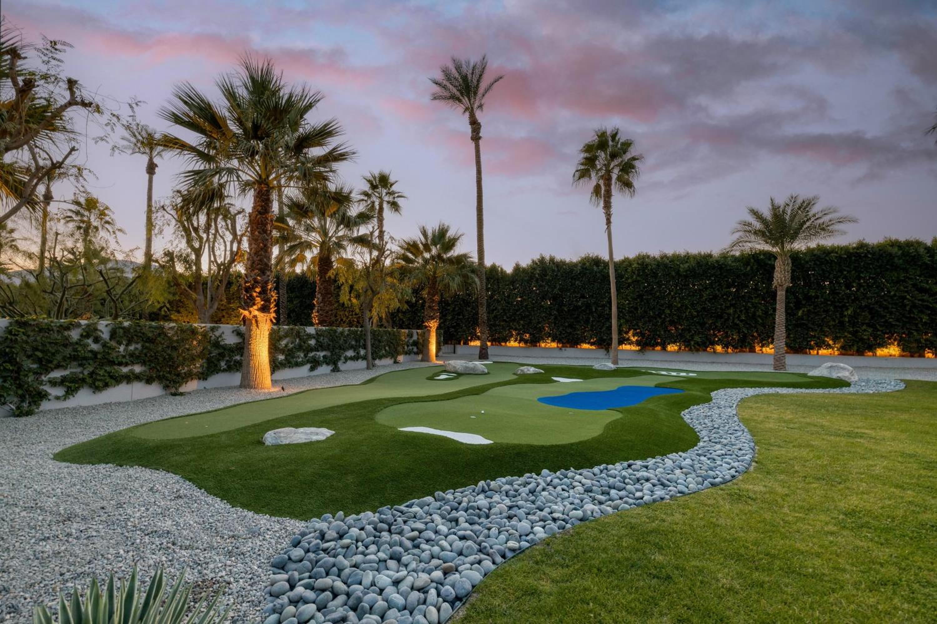 AvantStay Polo Villa Halo Pickleball Putting Green Sleeps 28