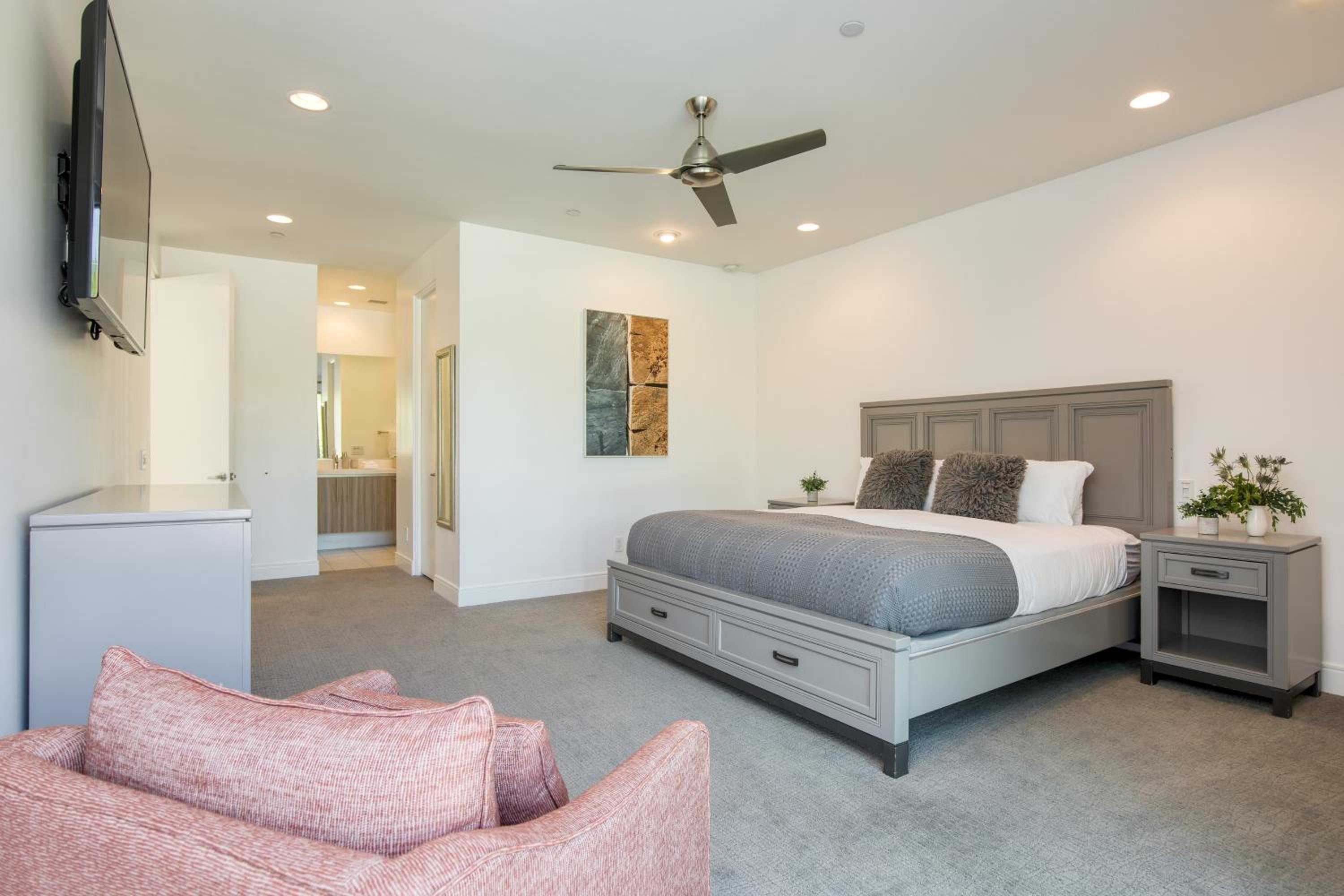 AvantStay Polo Villa Halo Pickleball Putting Green Sleeps 28