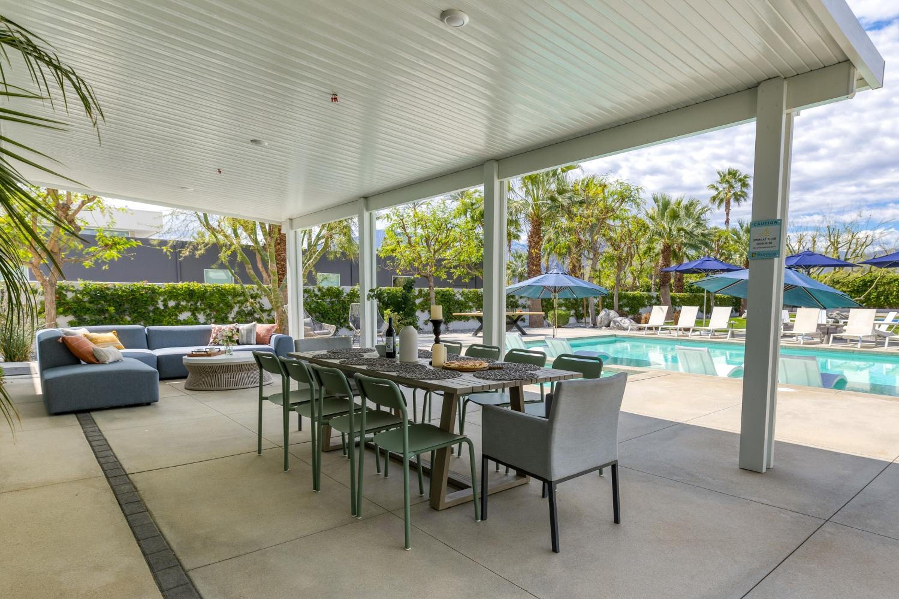 AvantStay Polo Villa Halo Pickleball Putting Green Sleeps 28