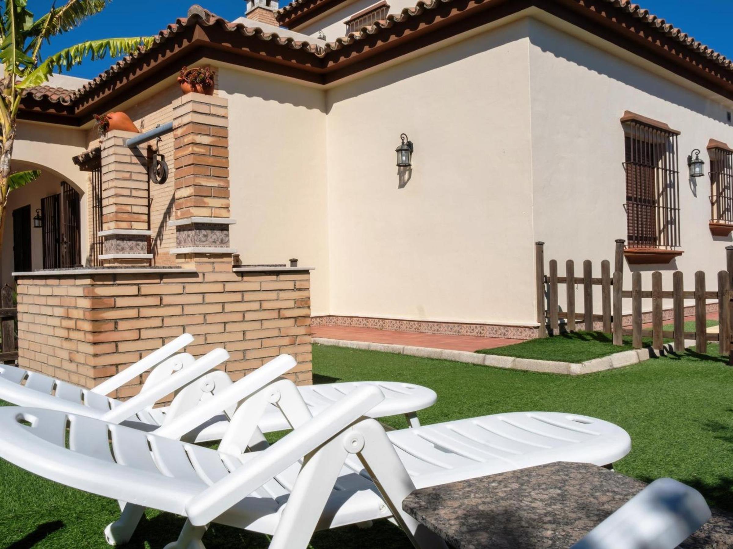 Chalet acogedor con piscina privada, terraza y barbacoa, ideal para familias y parejas - ES-180-124 view 5