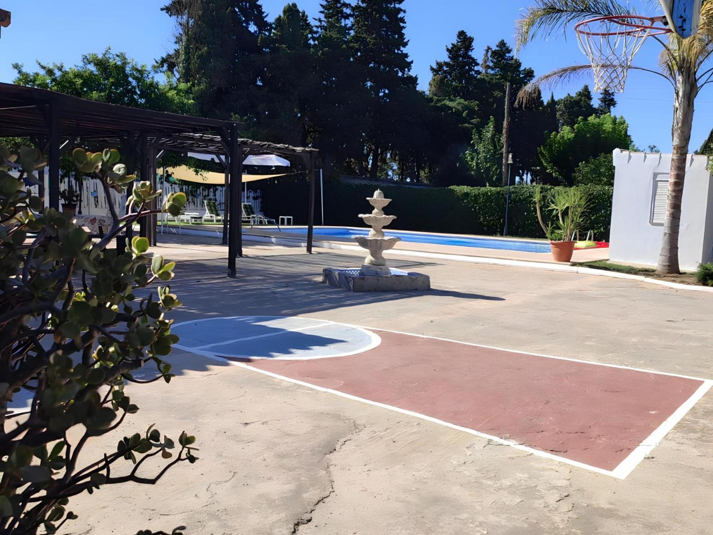 Chalet en Jerez con Piscina Privada, Barbacoa y Terraza Amueblada - ES-180-243 view 5