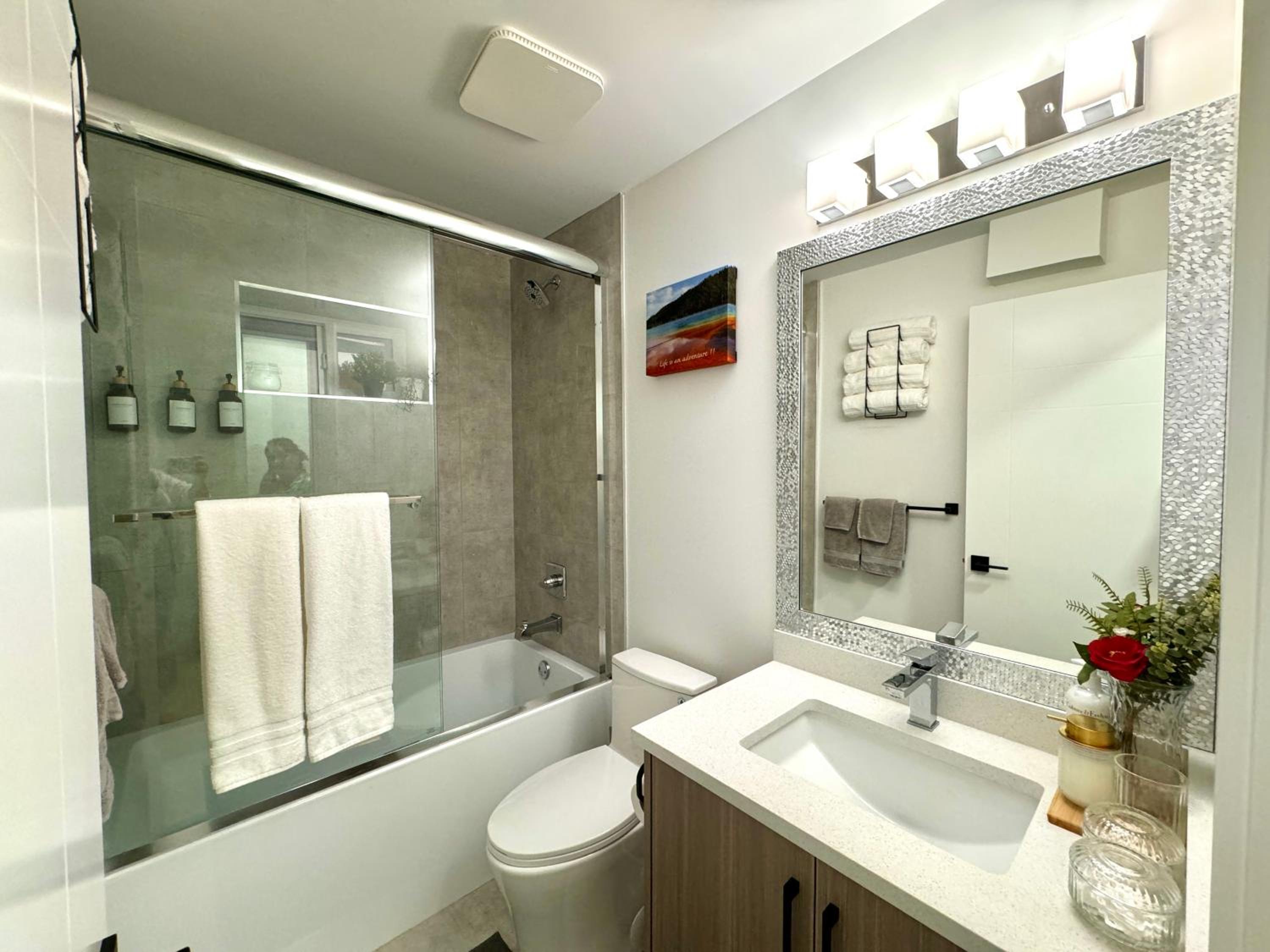 NEST- Modern 2BR Basement Retreat in South Surrey