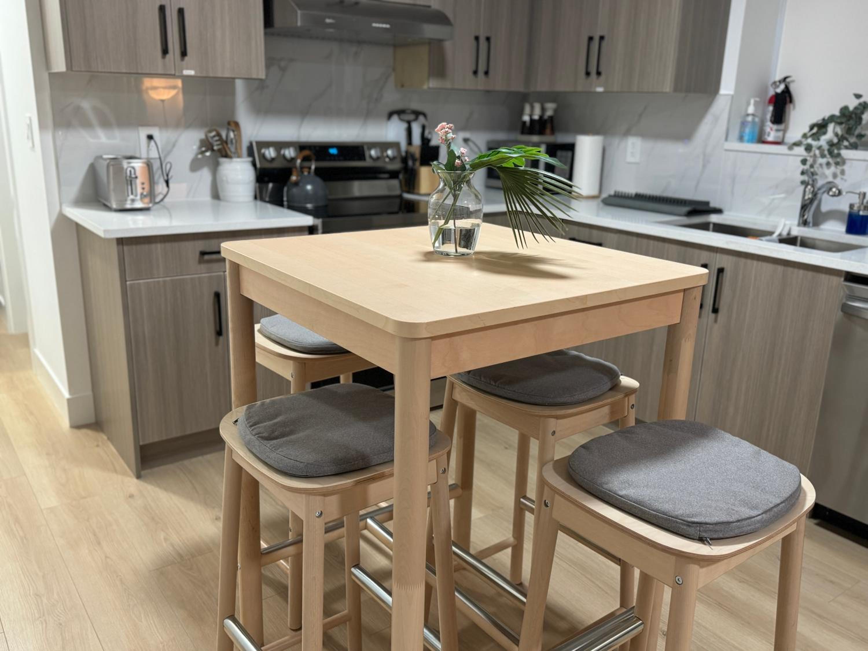 NEST- Modern 2BR Basement Retreat in South Surrey