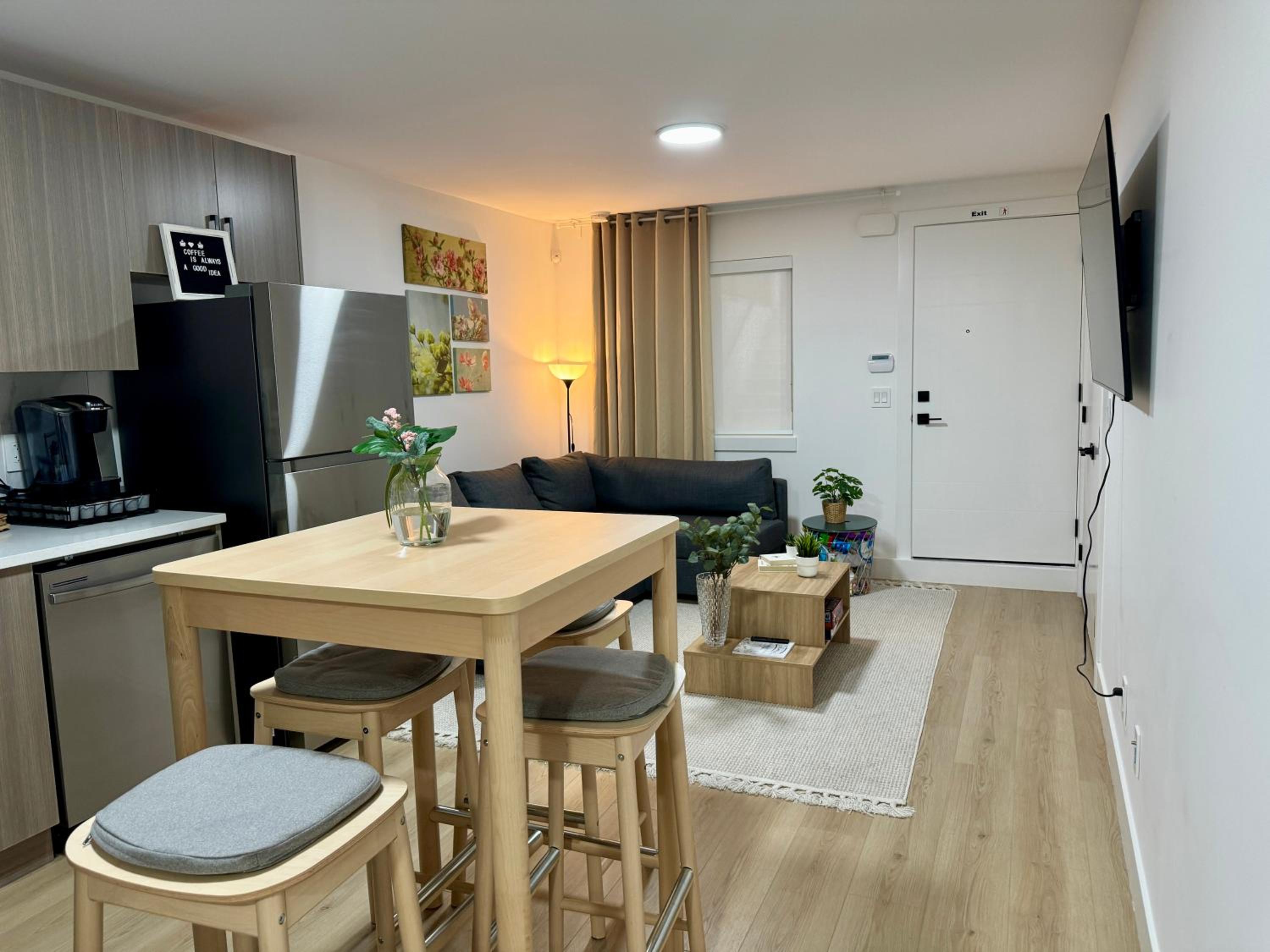 NEST- Modern 2BR Basement Retreat in South Surrey
