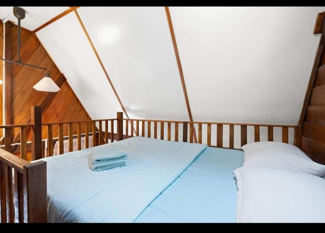 Hillside cottage tulip room with loteng photo 6