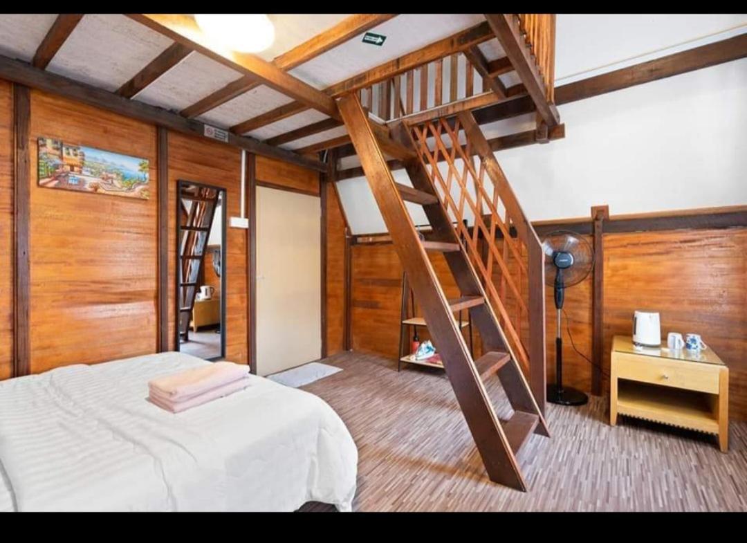 Hillside cottage tulip room with loteng photo 2