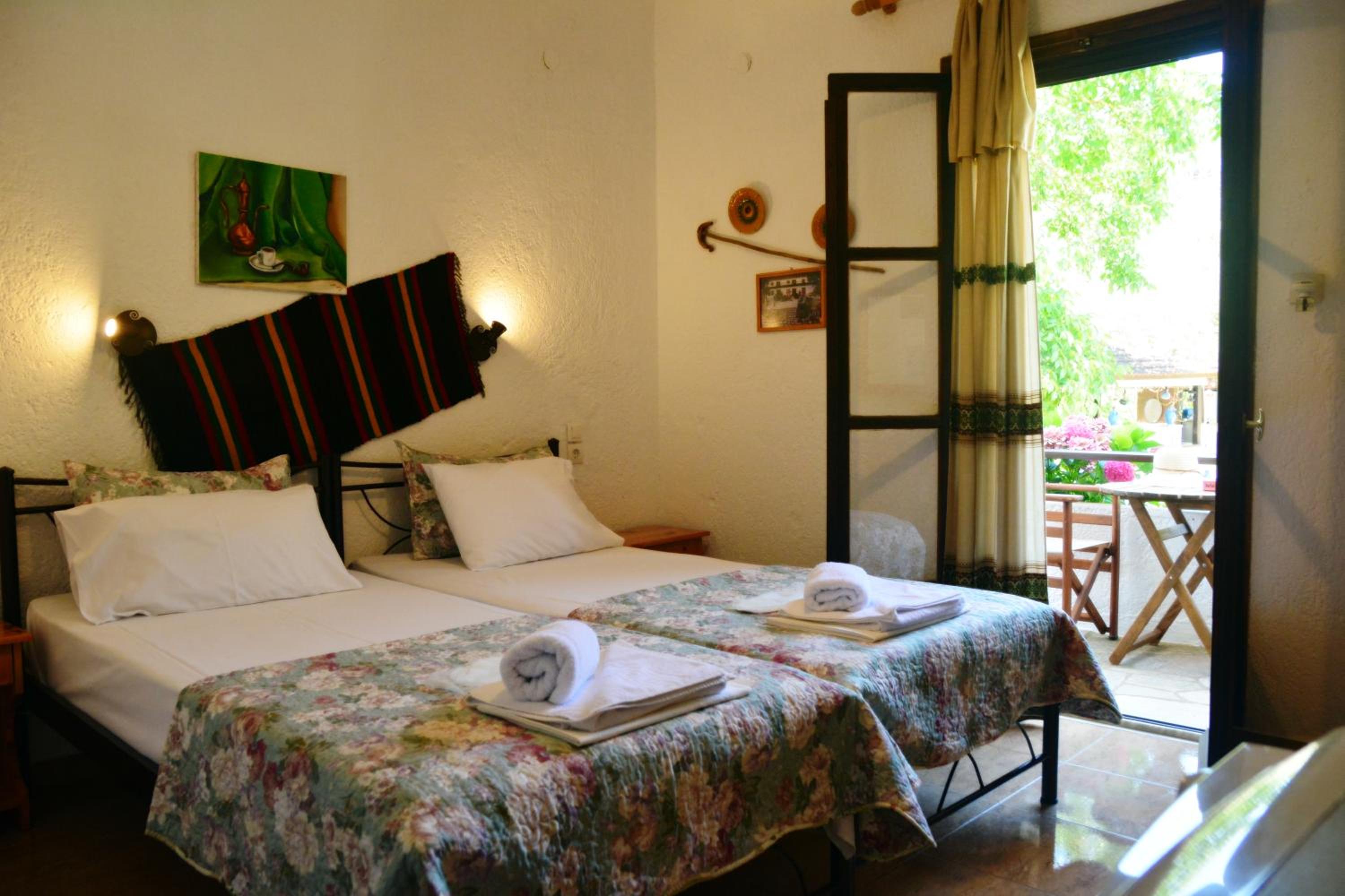 Spiros Rooms