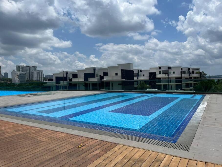 Delight Homestay Paragon Residences