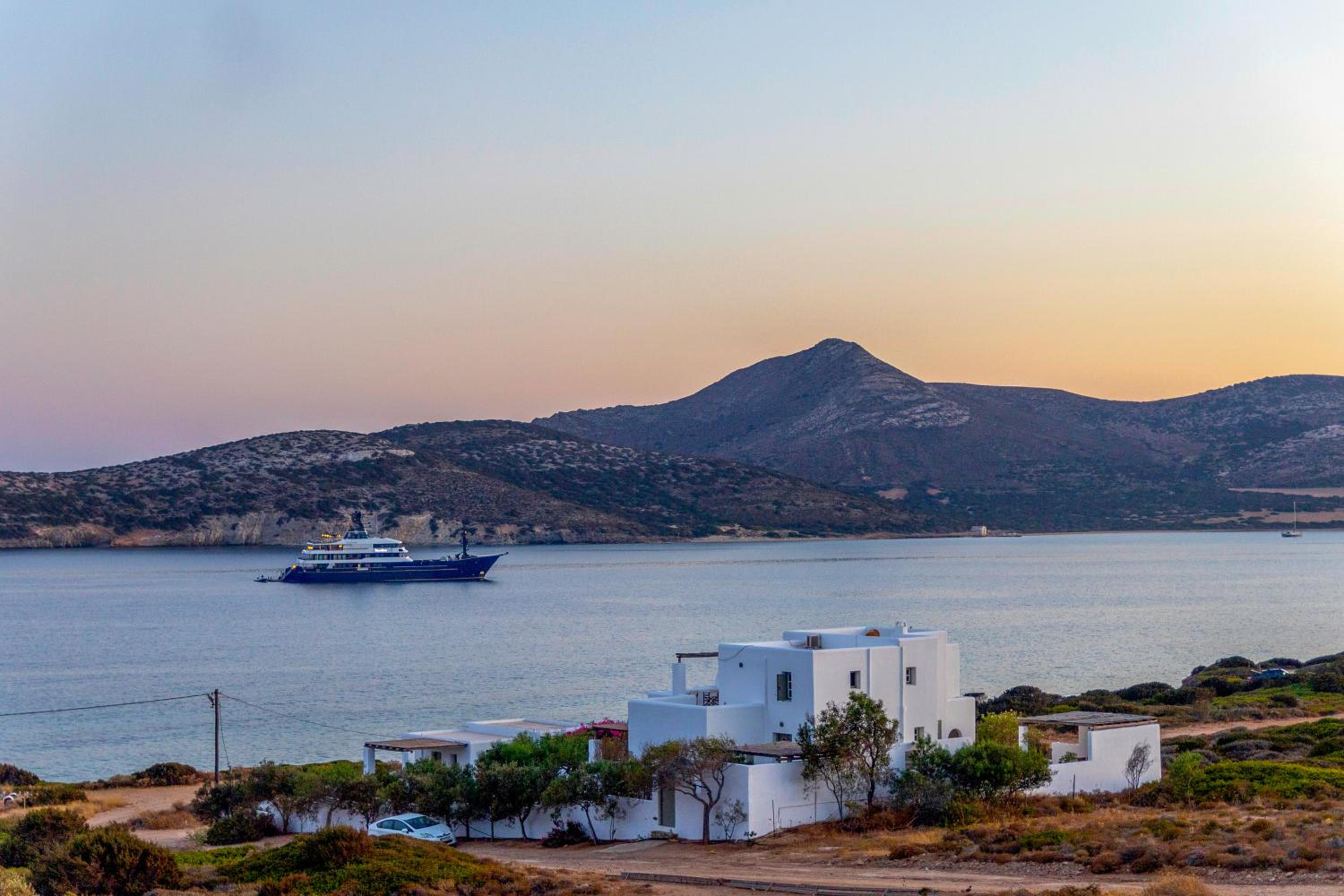 Phos de Antiparos view 2