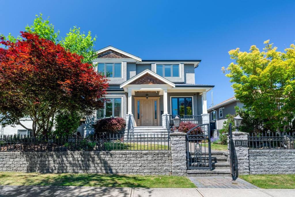 Luxury 4-Bedroom Family Home