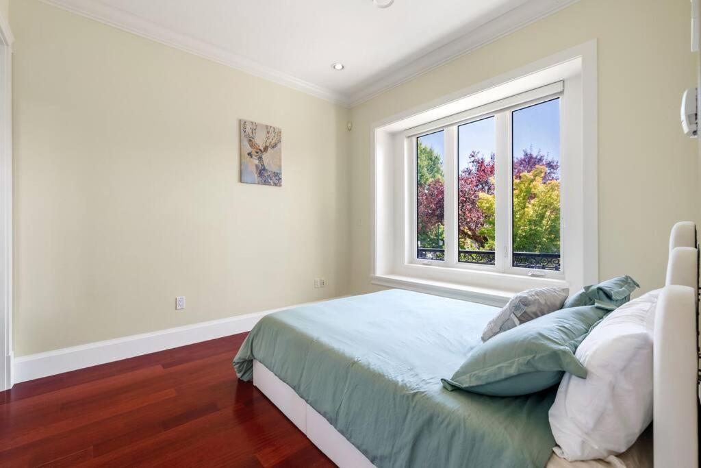 Luxury 4-Bedroom Family Home