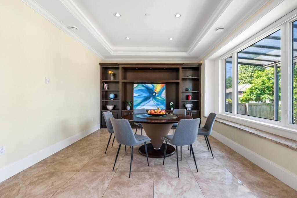 Luxury 4-Bedroom Family Home