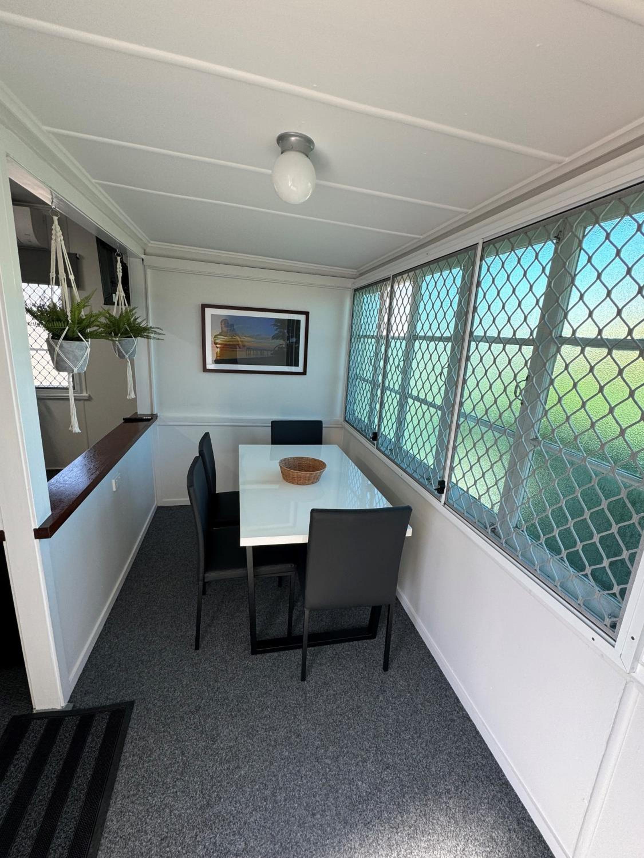Essex Court - Beach House Motel