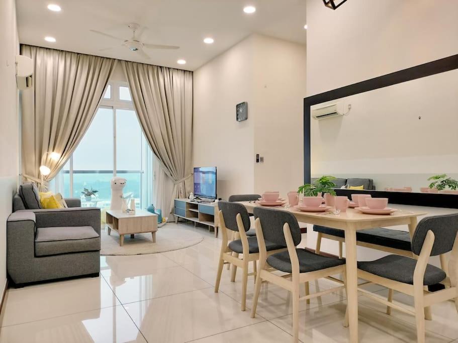 Delight Homestay Paragon Residences