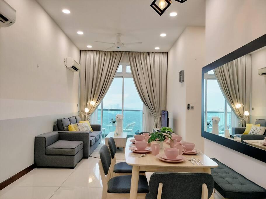 Delight Homestay Paragon Residences