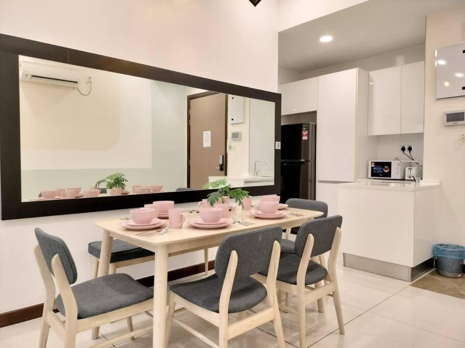 Delight Homestay Paragon Residences