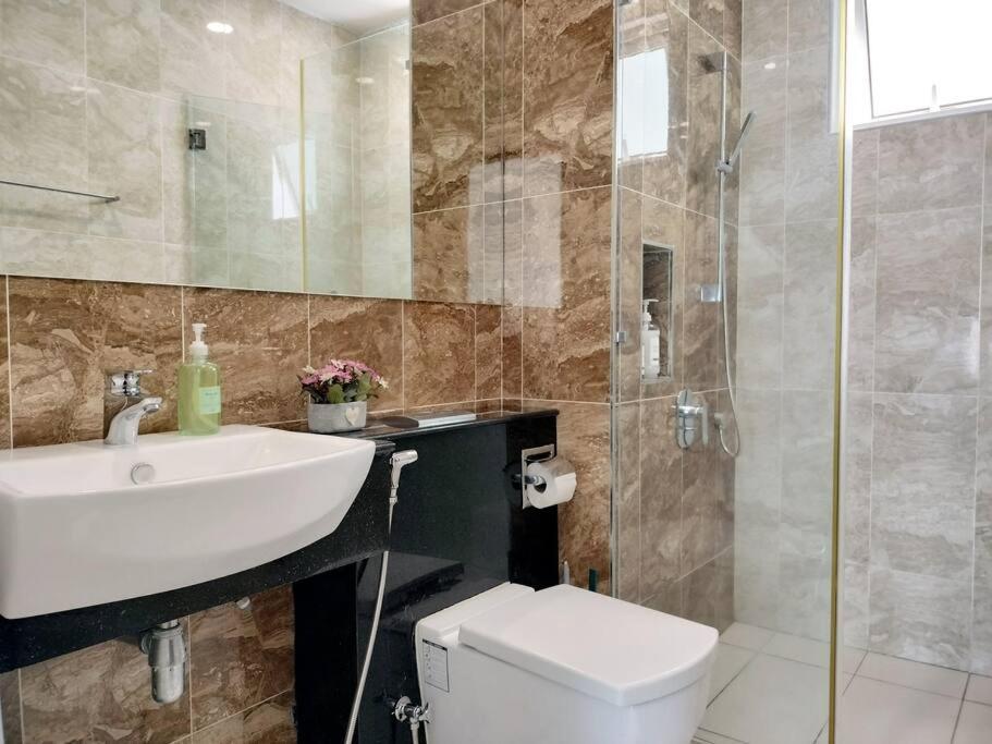 Delight Homestay Paragon Residences