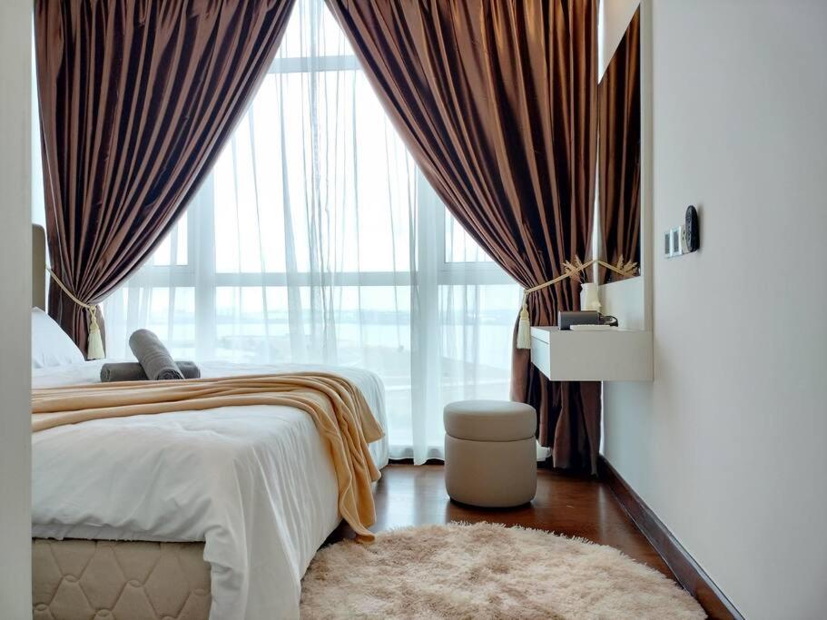 Delight Homestay Paragon Residences