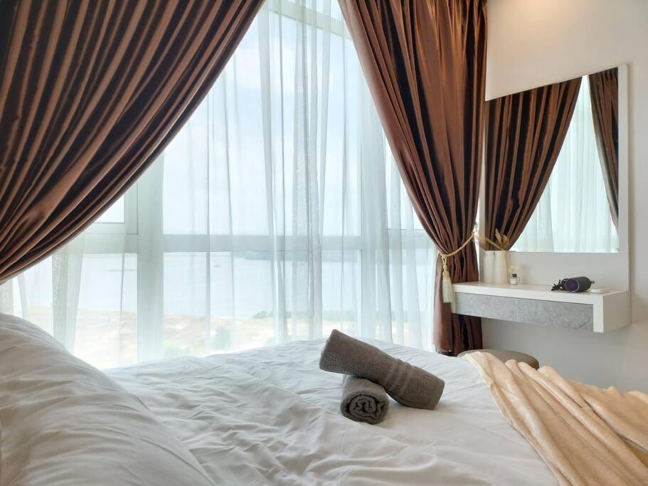 Delight Homestay Paragon Residences