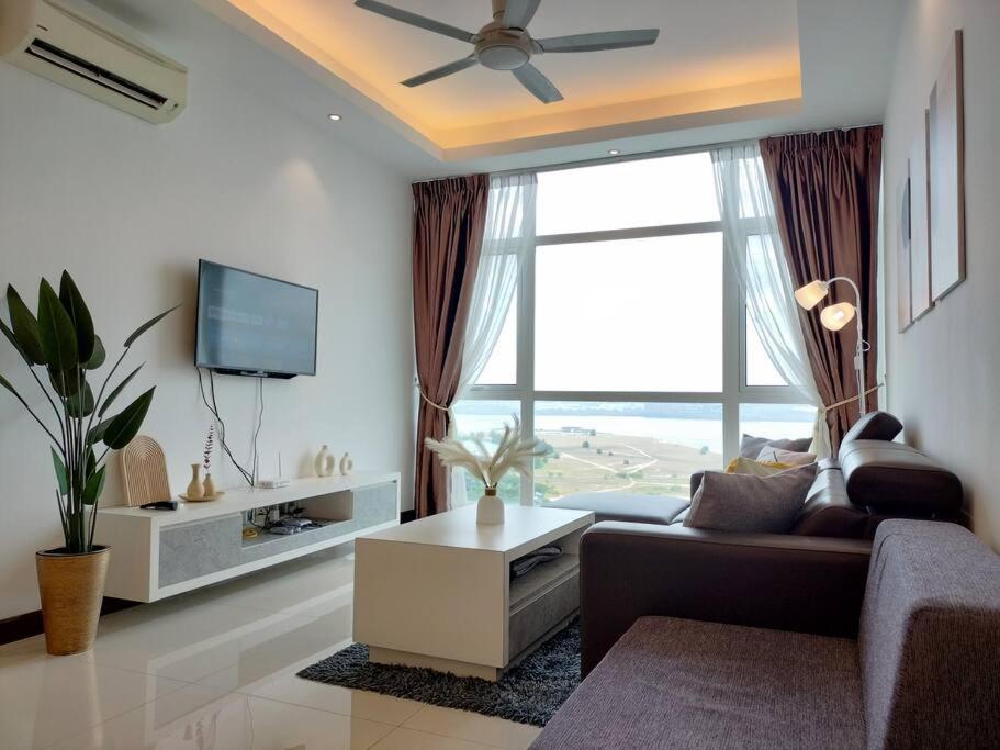 Delight Homestay Paragon Residences