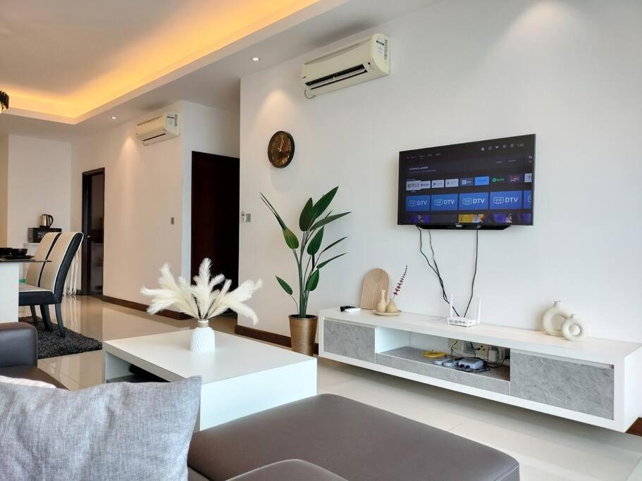 Delight Homestay Paragon Residences