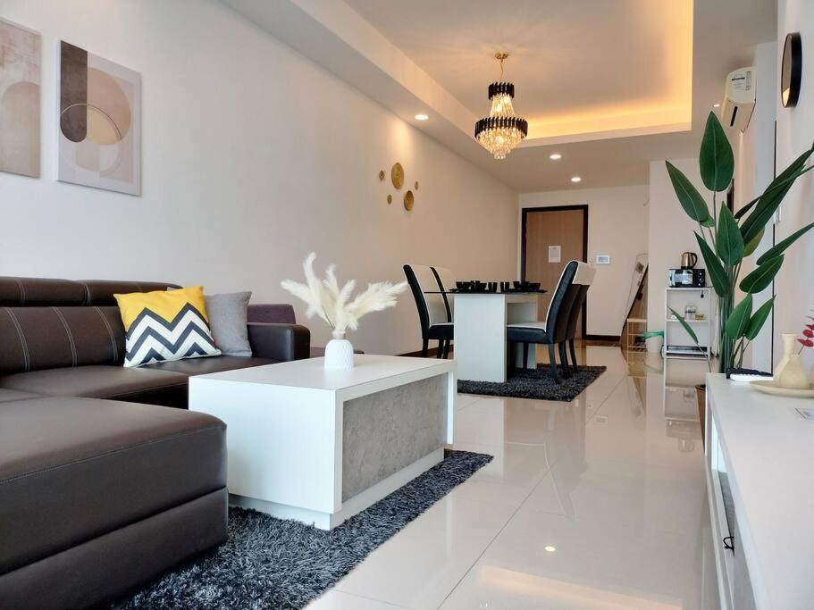 Delight Homestay Paragon Residences
