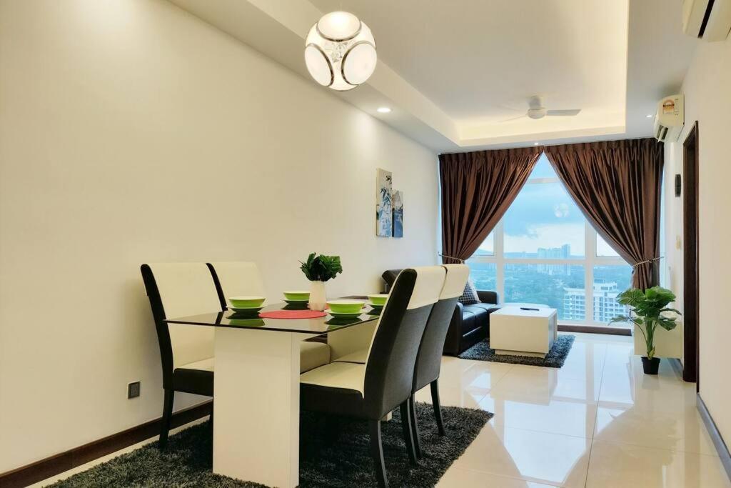 Delight Homestay Paragon Residences