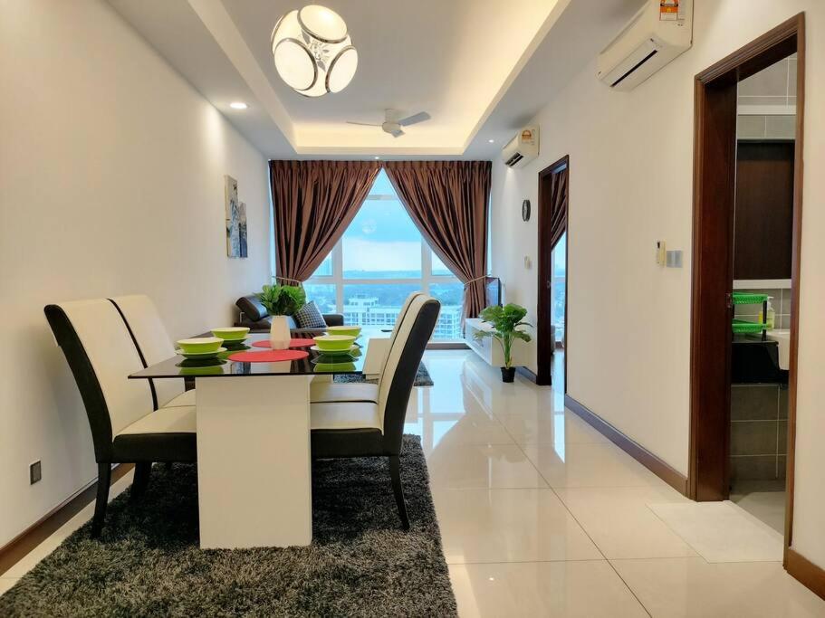 Delight Homestay Paragon Residences