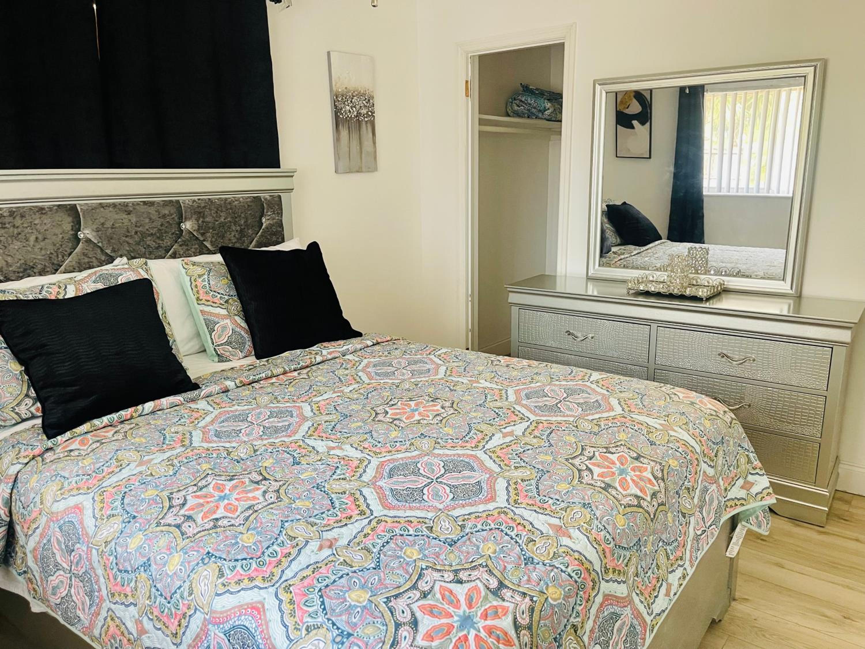 Prime Location W/Pool - Property Image 2