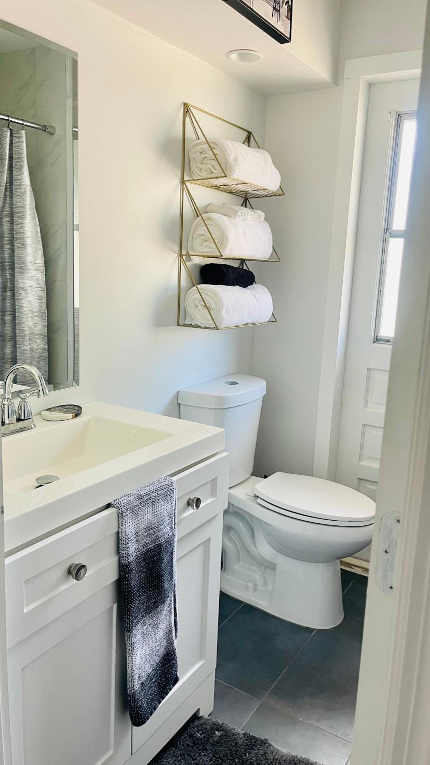 Prime Location W/Pool - Property Image 10