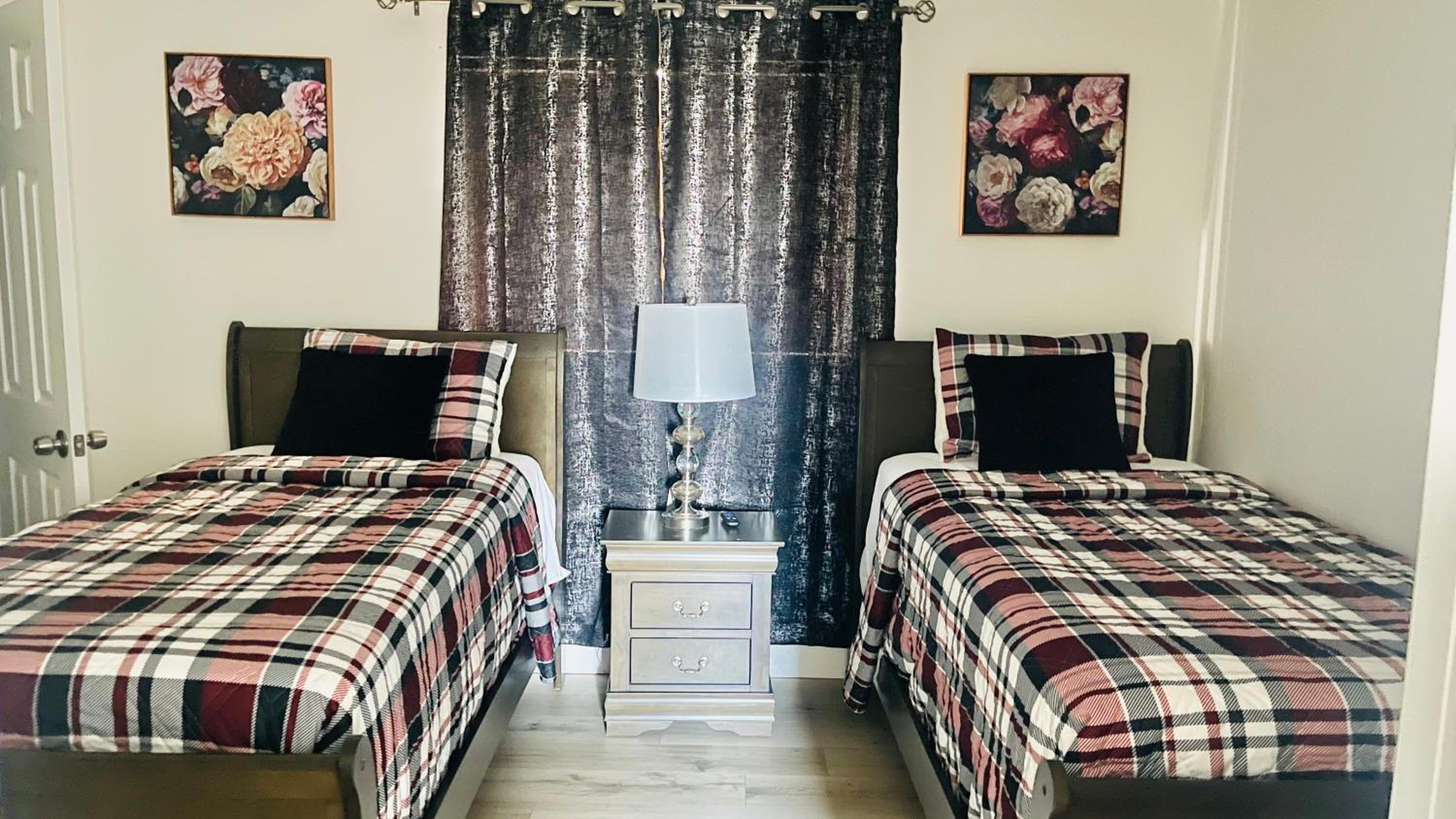 Prime Location W/Pool - Property Image 12