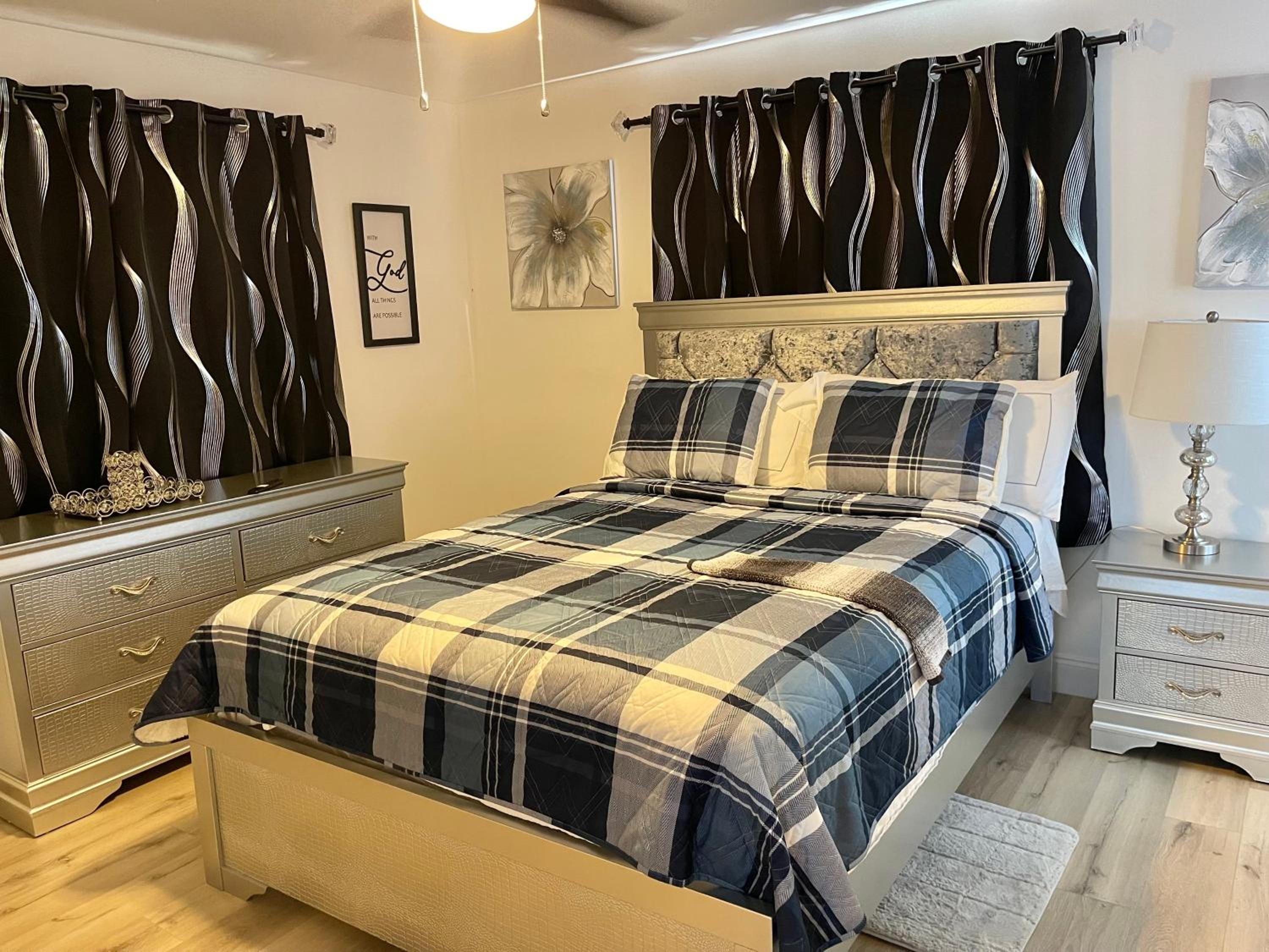 Prime Location W/Pool - Property Image 4