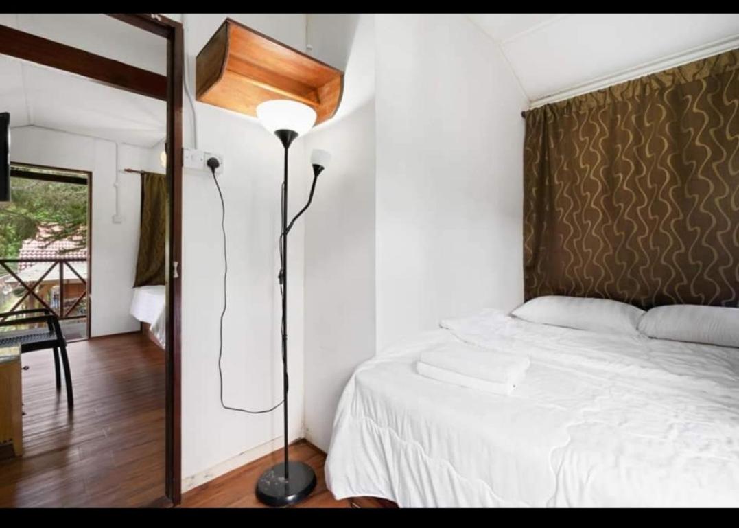 Hillside cottage reflesia room