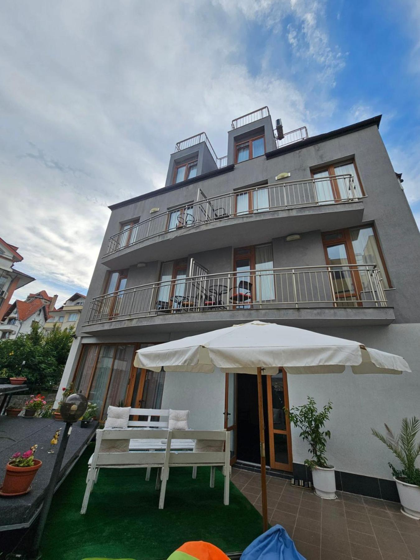 Guest House Petrovi