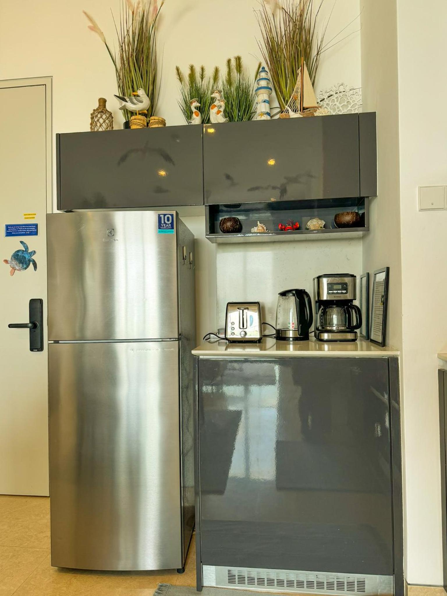Beachside Pineapple Retreat Suites