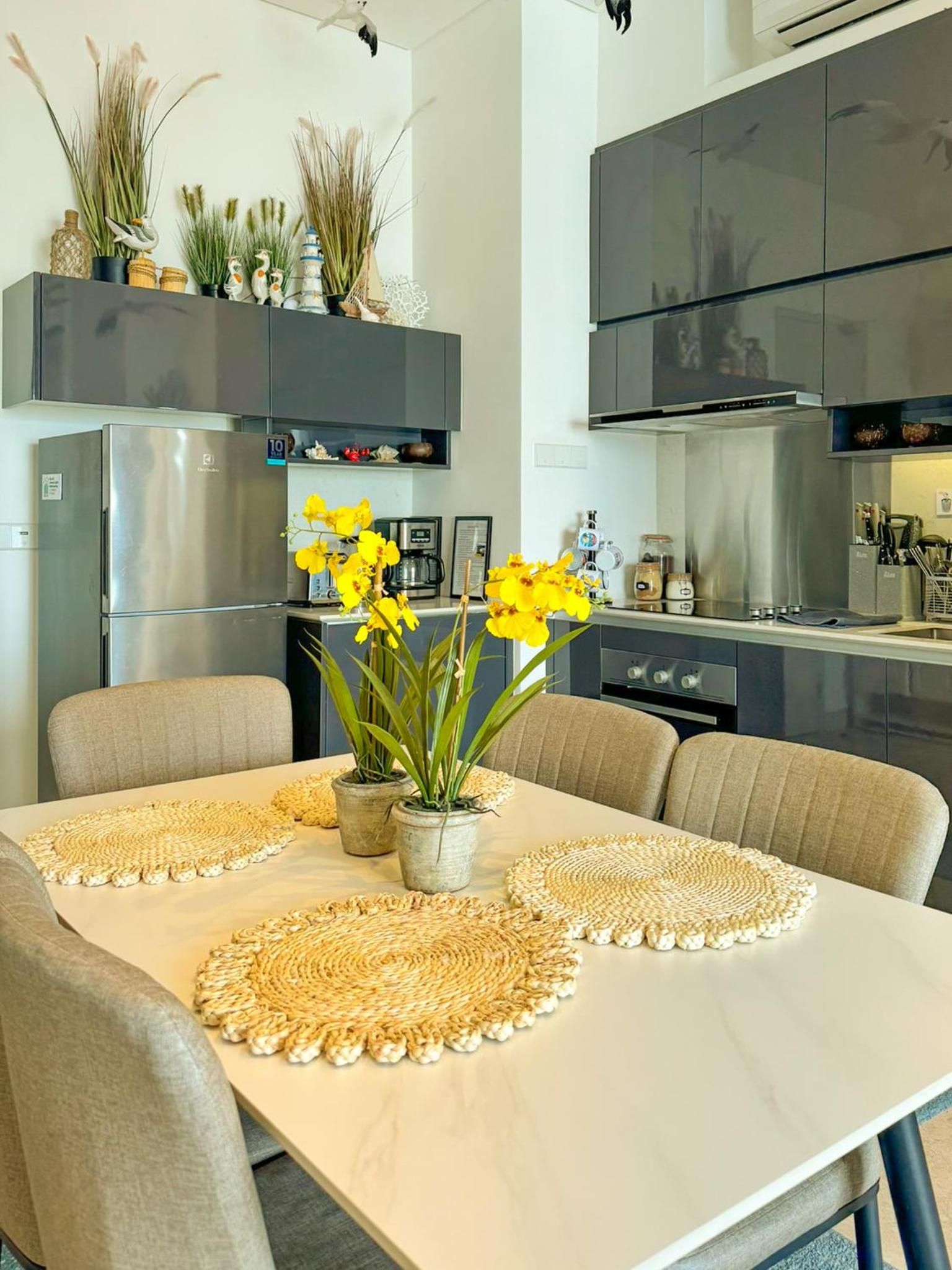 Beachside Pineapple Retreat Suites