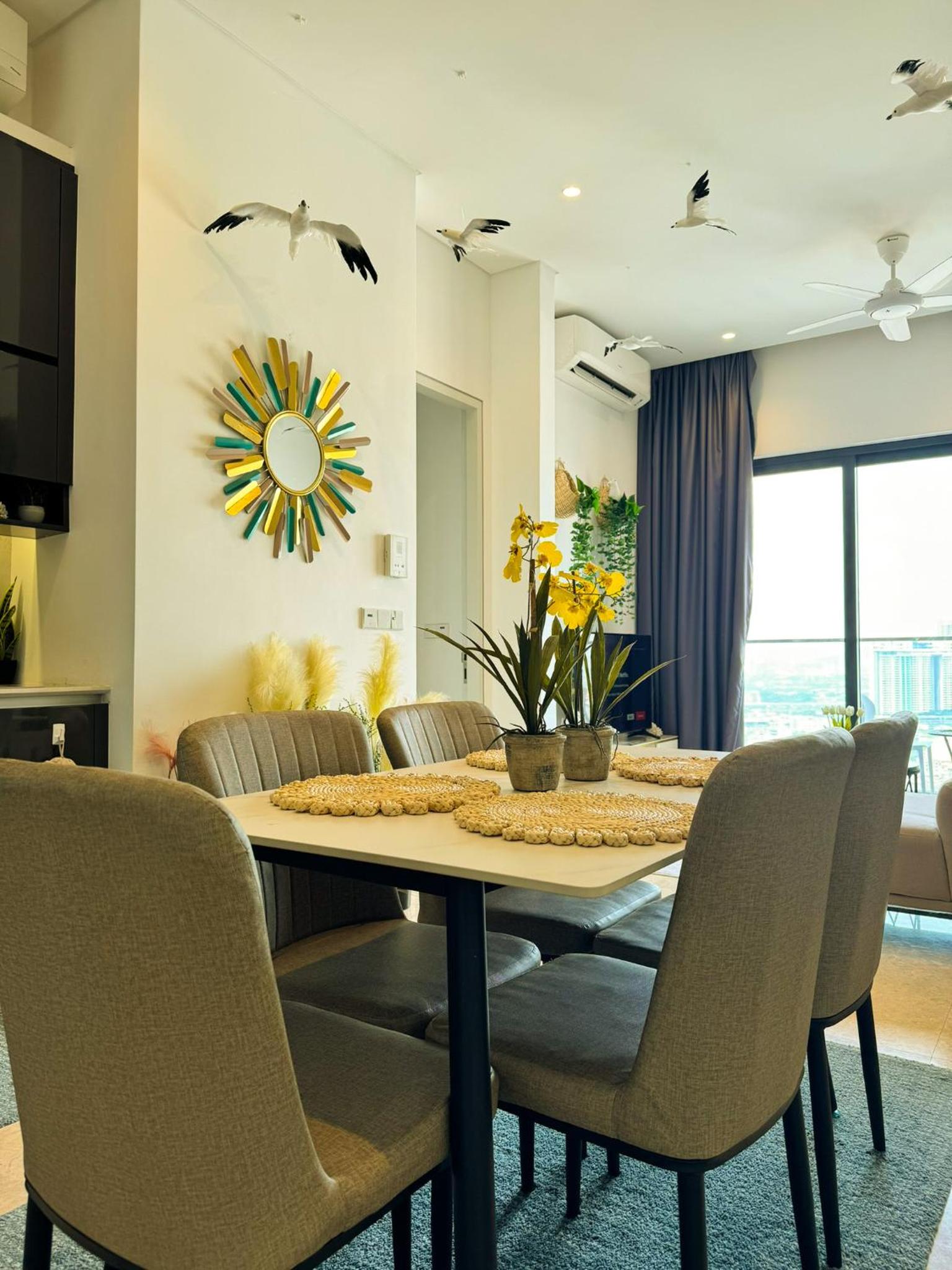 Beachside Pineapple Retreat Suites