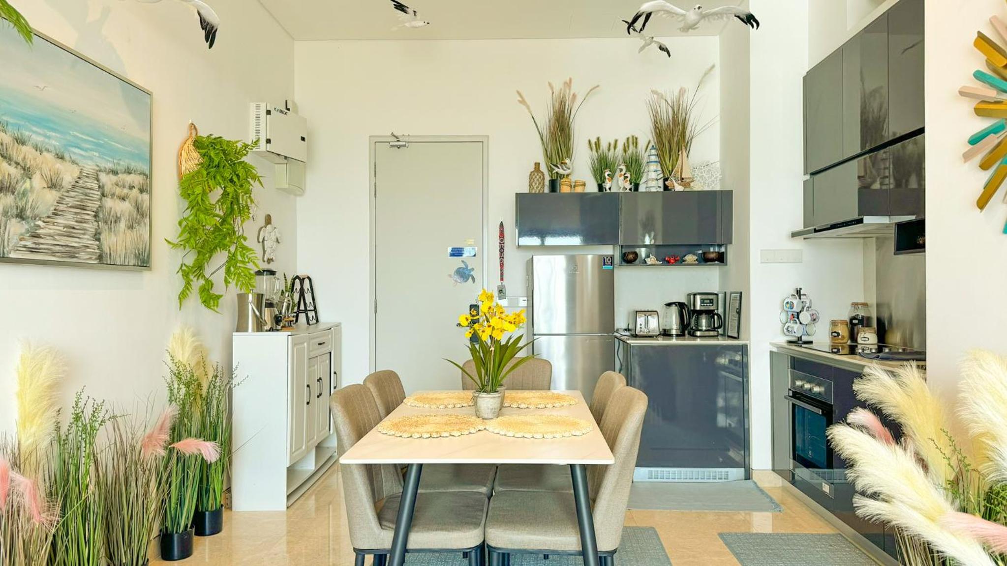Beachside Pineapple Retreat Suites