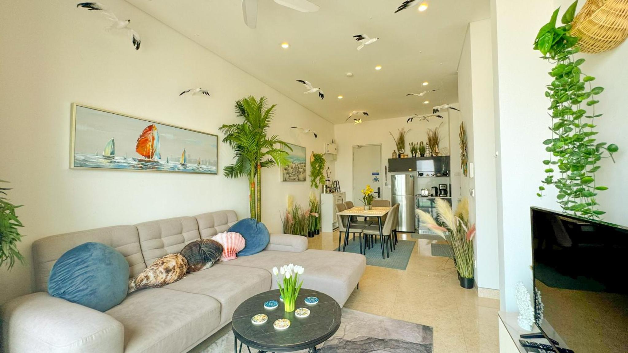 Beachside Pineapple Retreat Suites