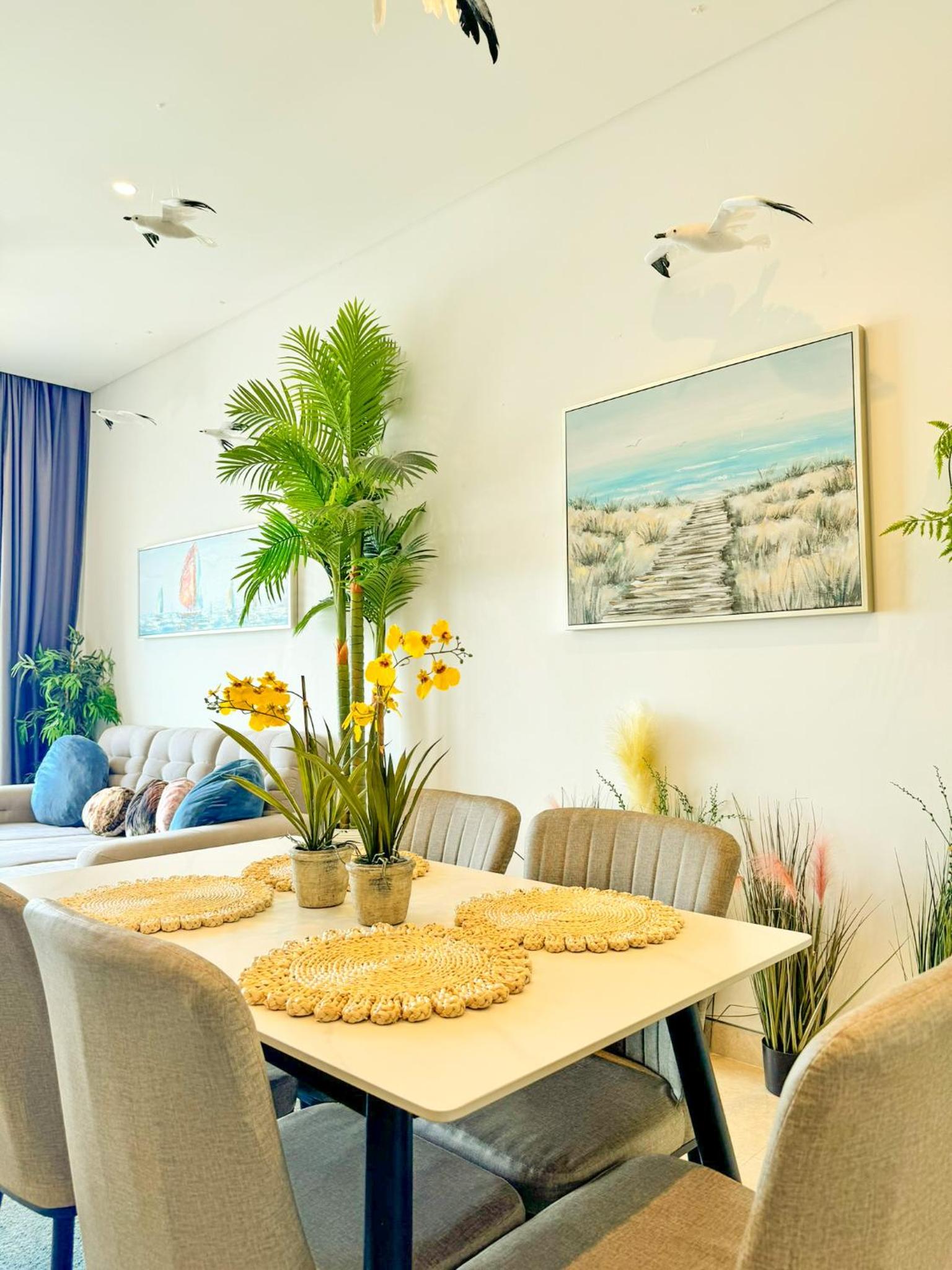 Beachside Pineapple Retreat Suites