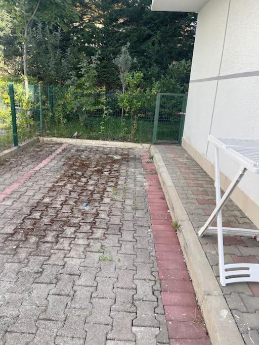 Apartament near beach, with garden