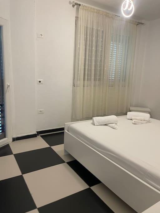 Apartament near beach, with garden