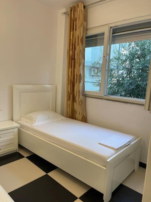 Apartament near beach, with garden