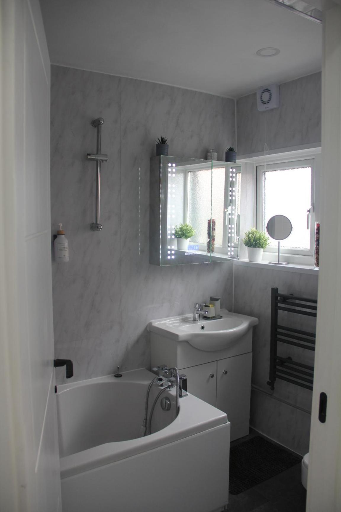 3 Bed house walking distance to Central line - Image 4