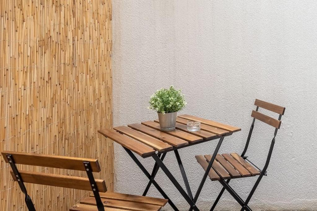 Modern Rustic Apartment in Graça view 4