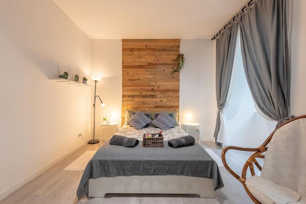 Modern Rustic Apartment in Graça view 5