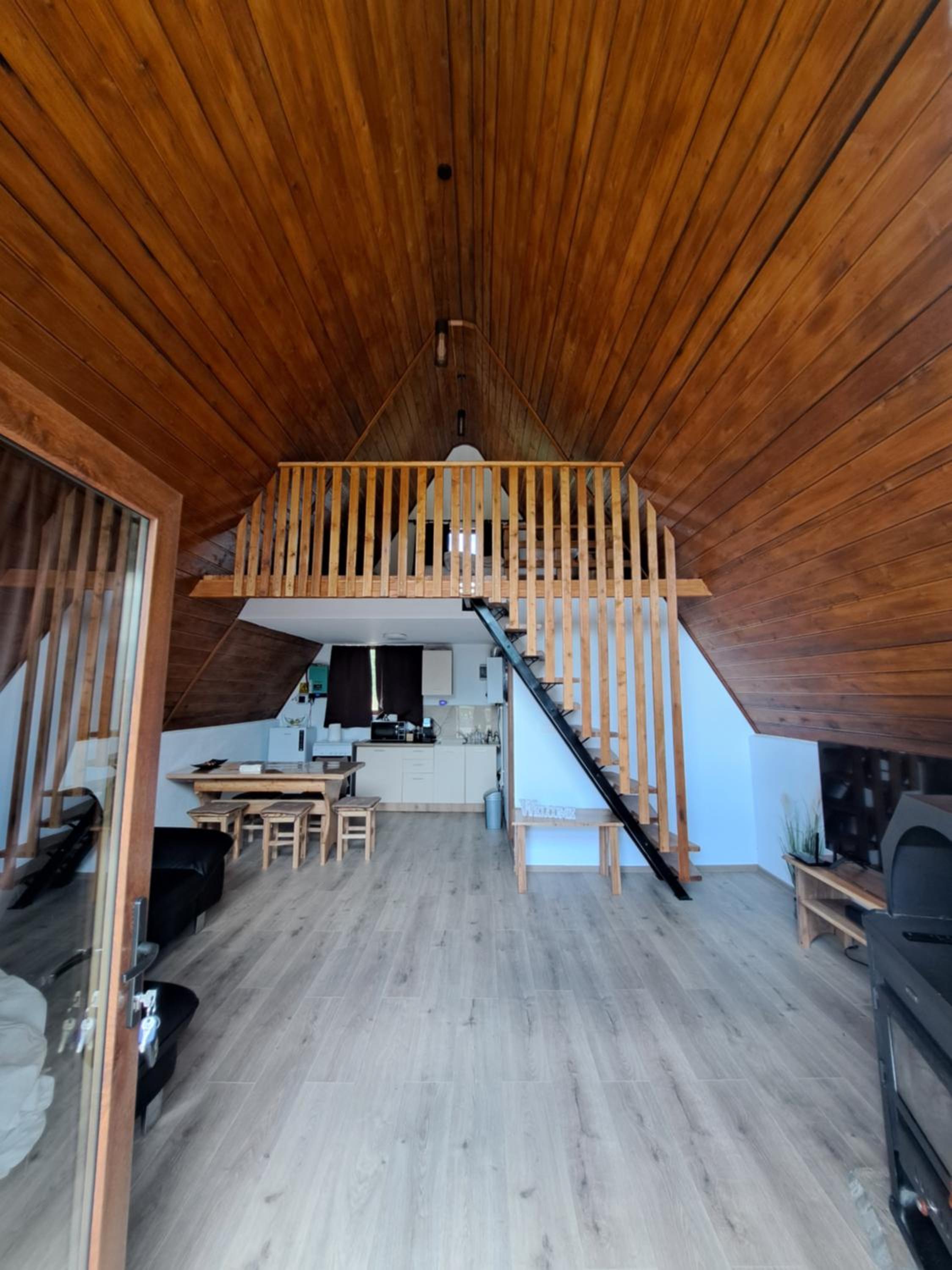 CabanA-lupu view 3