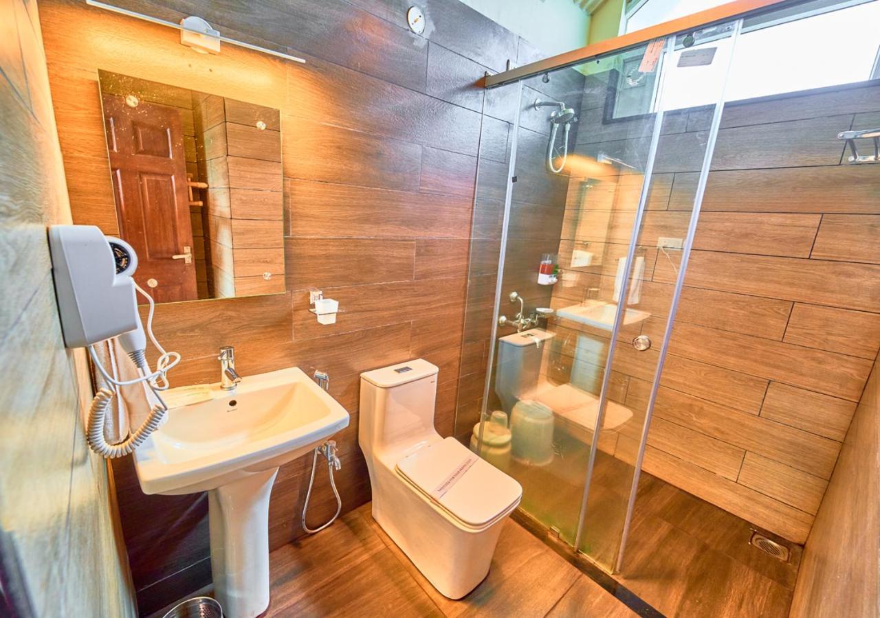 AJ Gable Clouds Ooty by VOYE HOMES - Serene Stay Near Avalanche Emerald Lake view 2